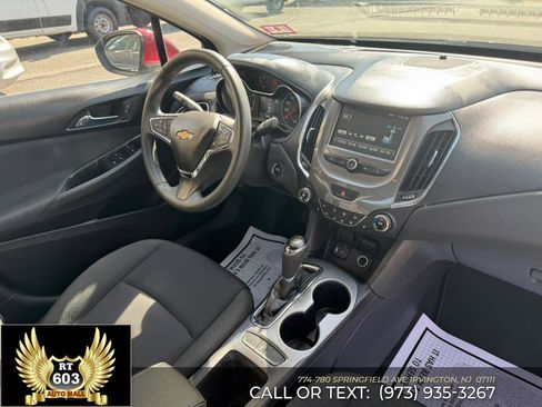 Used 2016 Chevrolet Cruze LT w/ Convenience Package image 17