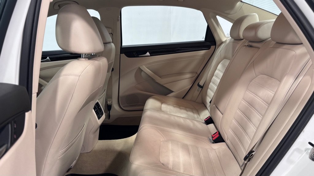 Used 2014 Volkswagen Passat TDI SEL Premium FWD image 23