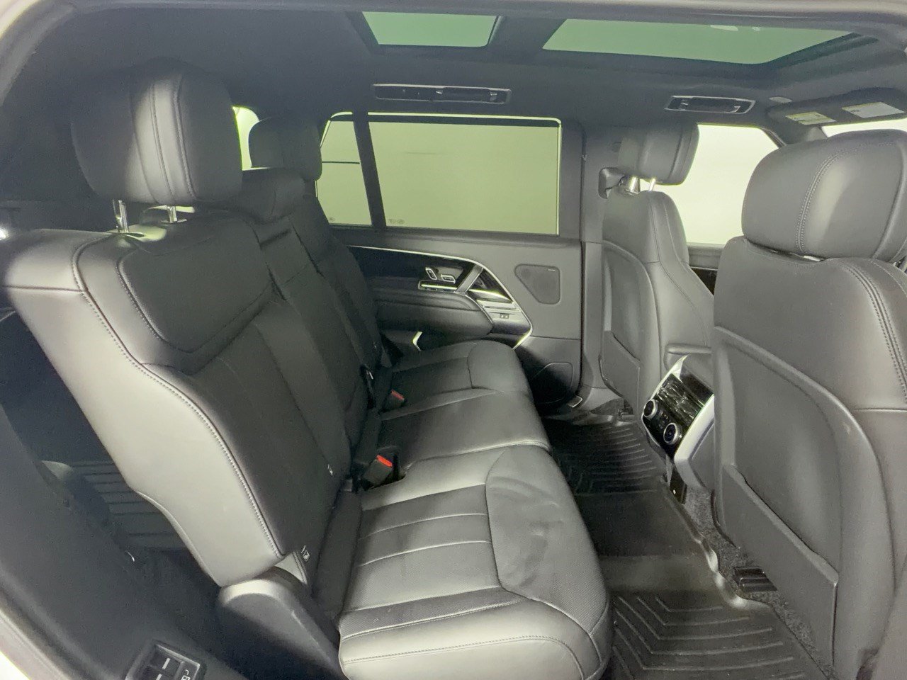 Used 2025 Land Rover Range Rover Long Wheelbase SE AWD/4WD image 29
