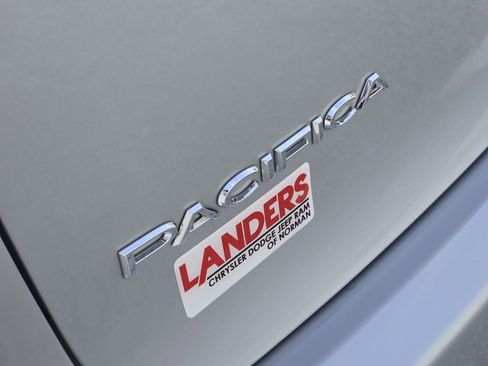 New 2026 Chrysler Pacifica Select image 8
