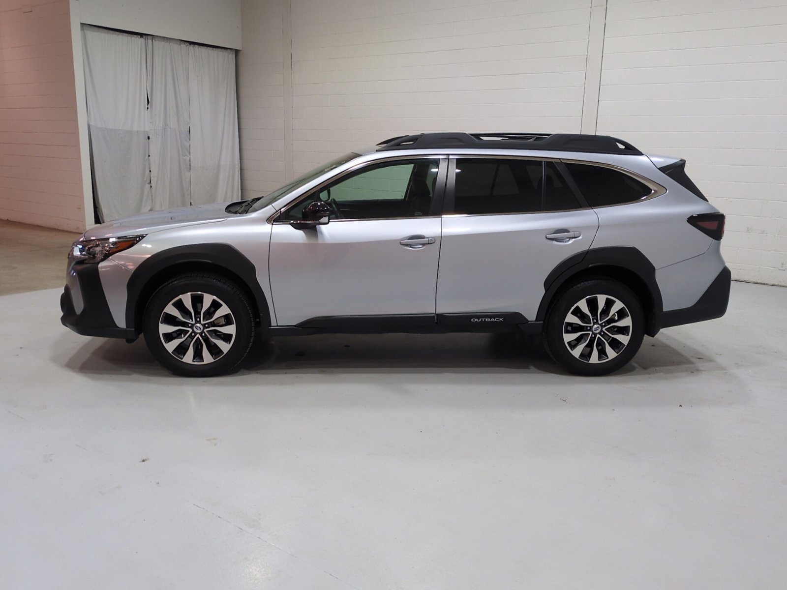 Used 2025 Subaru Outback Limited XT w/ Popular Package #2 AWD/4WD image 6