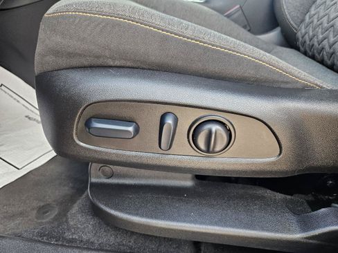 Used 2023 Chevrolet Equinox LT FWD image 9