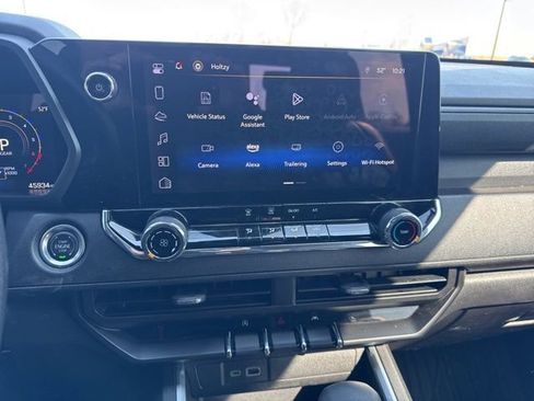 Used 2024 Chevrolet Colorado Trail Boss w/ Technology Package AWD/4WD image 11
