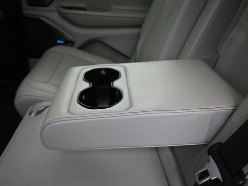 Used 2021 Jeep Grand Cherokee L Overland w/ MOPAR Finishing Package AWD/4WD image 39