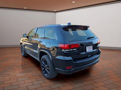 Used 2020 Jeep Grand Cherokee Altitude AWD/4WD image 7