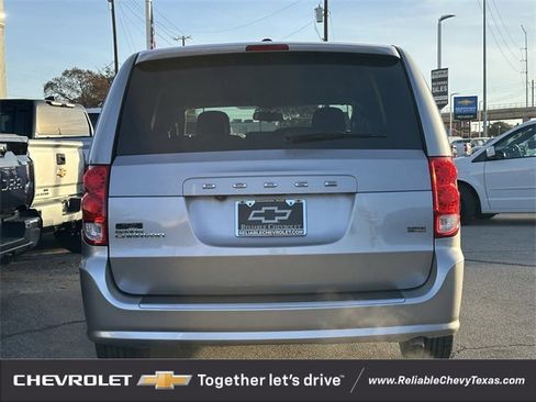 Used 2018 Dodge Grand Caravan SE w/ UConnect Hands-Free Group image 5