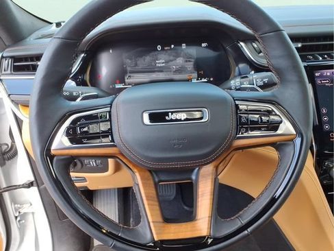 Used 2025 Jeep Grand Cherokee L Summit AWD/4WD image 24