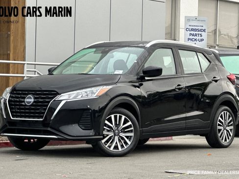 Used 2023 Nissan Kicks SV image 1