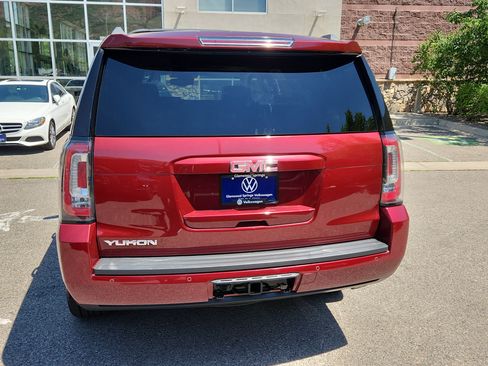 Used 2017 GMC Yukon SLT w/ Premium Edition AWD/4WD image 4