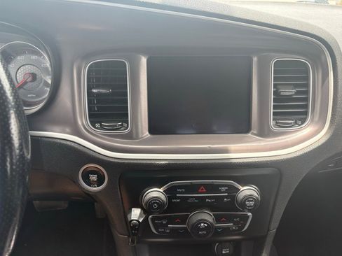 Used 2021 Dodge Charger SXT w/ Navigation & Travel Group AWD/4WD image 13
