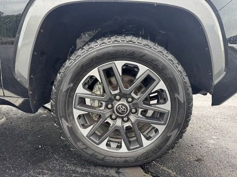 Used 2022 Toyota Tundra Limited AWD/4WD image 9
