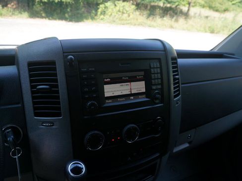 Used 2016 Freightliner Sprinter 2500 image 10