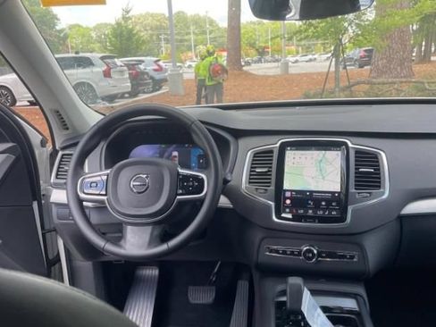 Used 2025 Volvo XC90 B5 Core AWD/4WD image 11