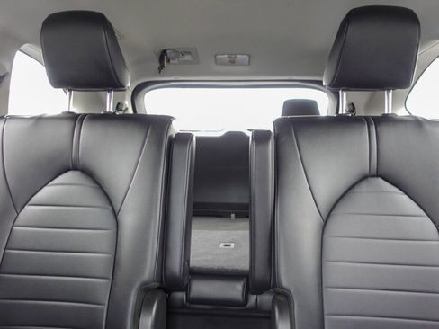 Used 2024 Toyota Highlander XLE image 16