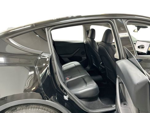 Certified 2023 Tesla Model Y Long Range AWD/4WD image 11
