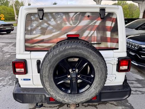 Used 2021 Jeep Wrangler Unlimited Sahara AWD/4WD image 4
