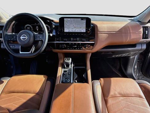 Certified 2025 Nissan Pathfinder Platinum AWD/4WD image 14