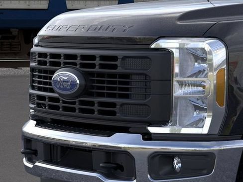 New 2026 Ford F250 XL w/ XL Chrome Package AWD/4WD image 17