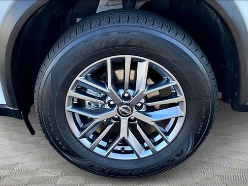 Used 2024 Nissan Rogue S image 22