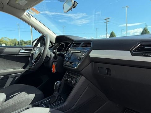 Used 2018 Volkswagen Tiguan S image 29
