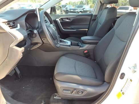 Used 2025 Toyota RAV4 XLE w/ Convenience Package FWD image 3