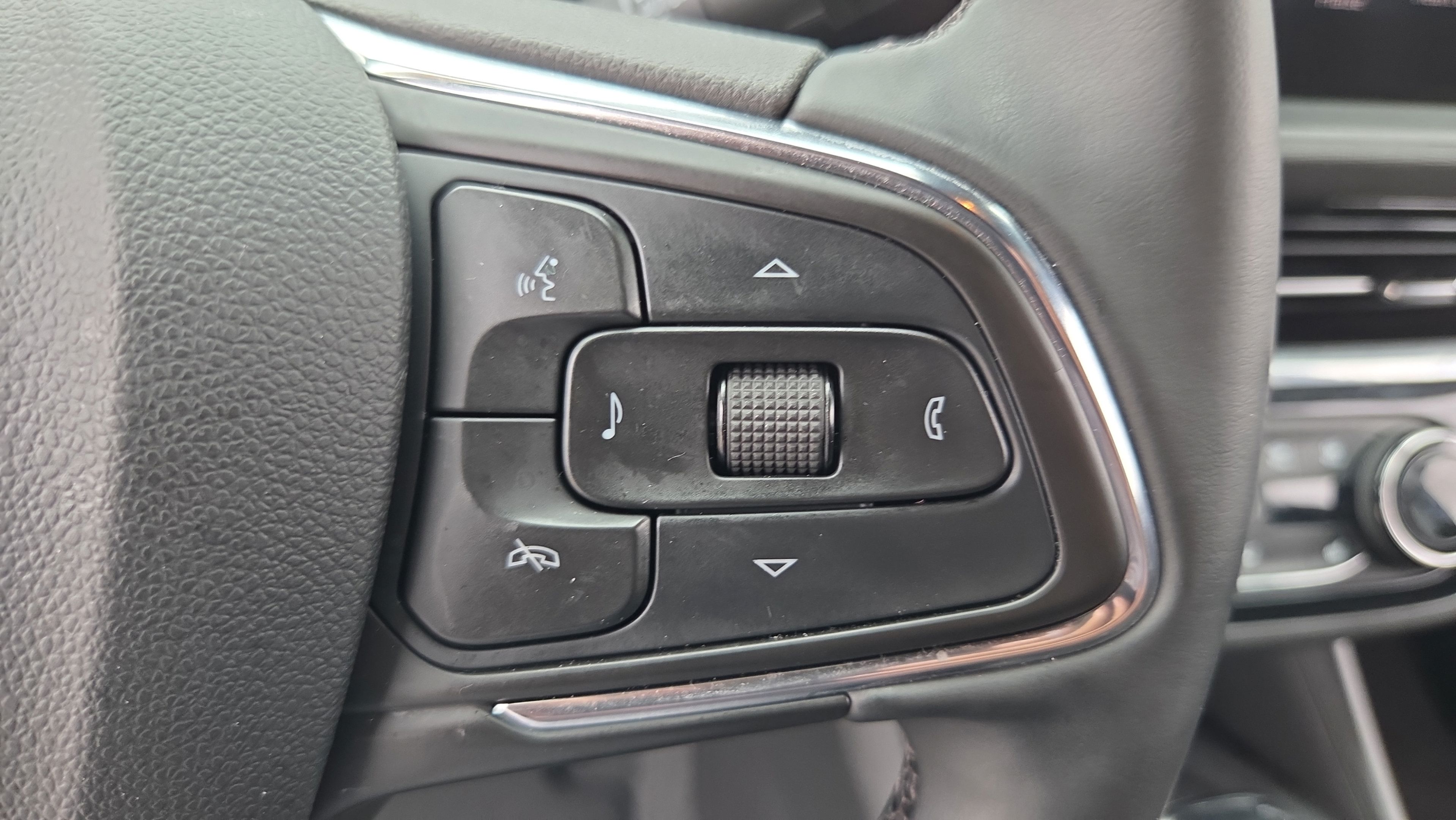 Used 2025 Buick Envista Sport Touring w/ Convenience I Package FWD image 25
