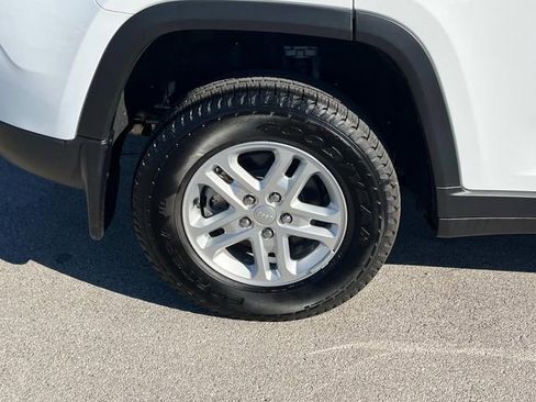 Used 2024 Jeep Grand Cherokee Laredo w/ MOPAR Finishing Package image 36