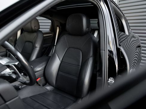 Used 2022 Porsche Cayenne S AWD/4WD image 5