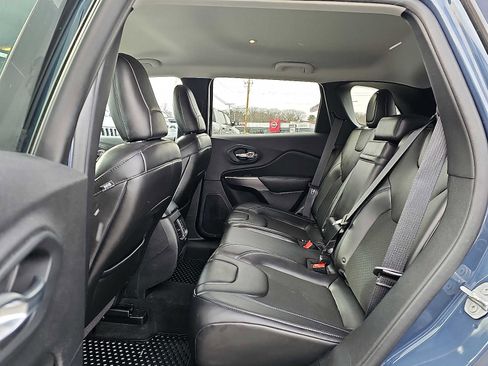 Used 2019 Jeep Cherokee Latitude Plus w/ Cold Weather Group image 10