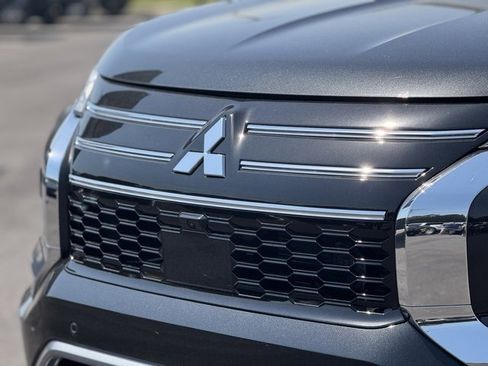 New 2025 Mitsubishi Outlander SE image 5