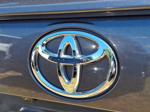 Used 2019 Toyota RAV4 LE w/ Carpet Mat Package AWD/4WD image 29