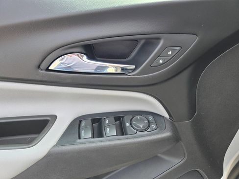 Used 2019 Chevrolet Equinox LS image 10