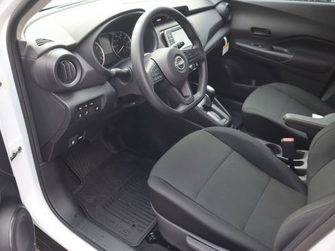New 2025 Nissan Kicks Play S image 13
