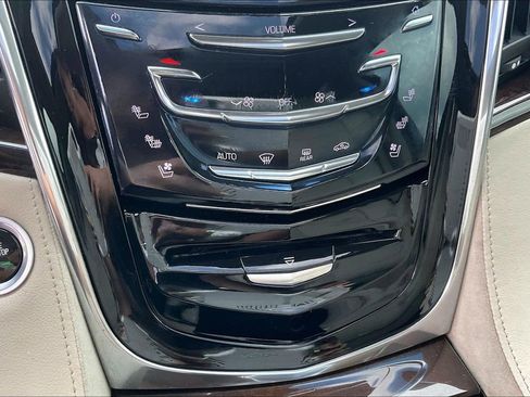 Used 2016 Cadillac Escalade Premium AWD/4WD image 33