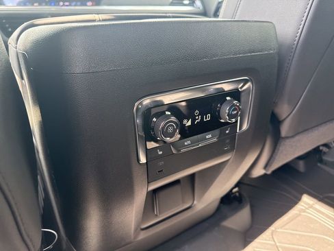 New 2026 Chevrolet Suburban Premier image 5