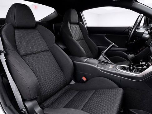 Used 2022 Toyota GR86 RWD image 16