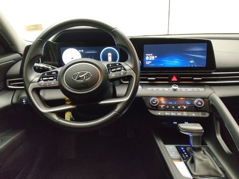 Used 2023 Hyundai Elantra SEL w/ Convenience Package FWD image 22