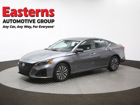 Used 2025 Nissan Altima 2.5 SV FWD image 56