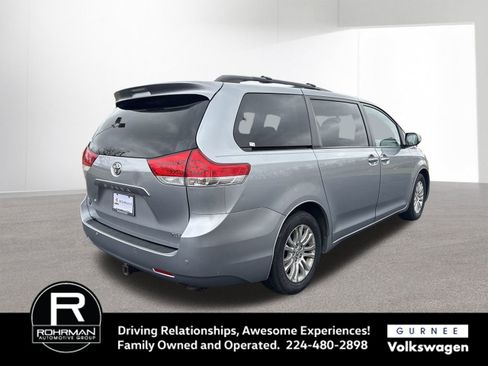 Used 2014 Toyota Sienna XLE image 9
