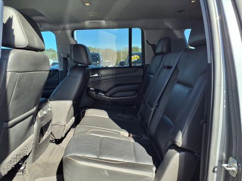 Used 2018 Chevrolet Suburban LT image 18