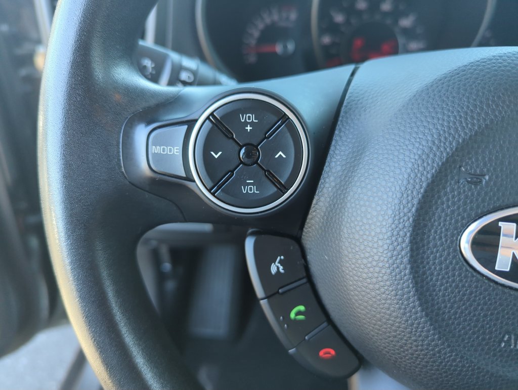 Used 2017 Kia Soul + FWD image 22