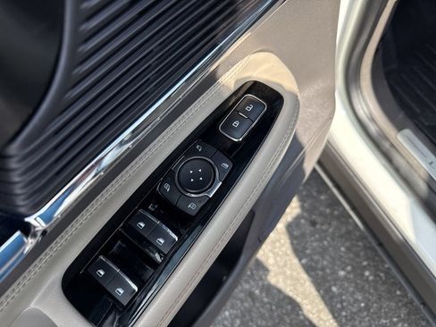 Used 2022 Lincoln Corsair AWD w/ Premium Package image 19