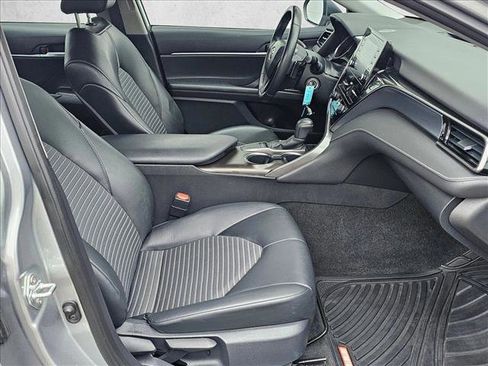 Used 2023 Toyota Camry SE image 11