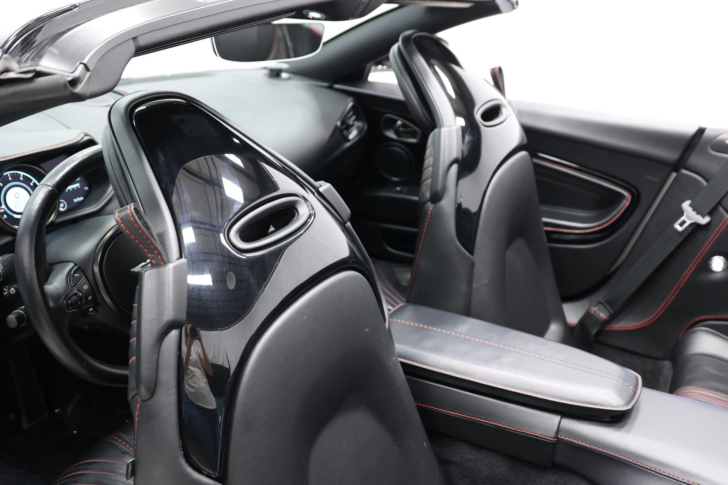Used 2019 Aston Martin DB11 Volante RWD image 62
