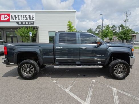 Used 2018 GMC Sierra 2500 SLT w/ Duramax Plus Package AWD/4WD image 3