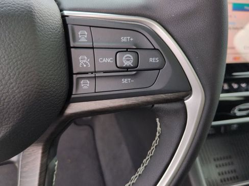New 2026 Jeep Grand Cherokee L Limited w/ Luxury Tech Group II AWD/4WD image 21