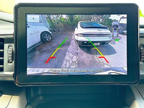 Used 2023 Ford Explorer XLT w/ Equipment Group 202A image 21