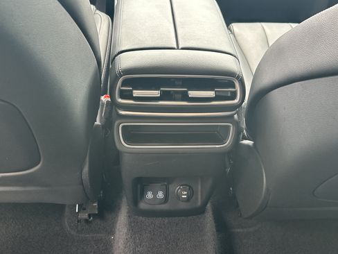Certified 2025 Genesis GV80 2.5T Standard AWD/4WD image 15