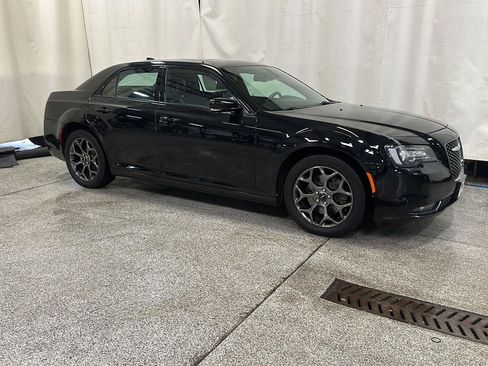 Used 2017 Chrysler 300 S w/ 300S Premium Group AWD/4WD image 7