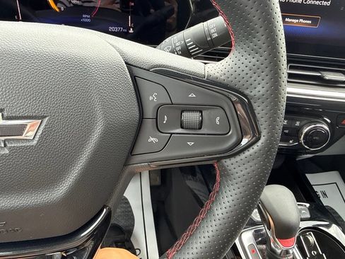 Used 2025 Chevrolet Trax RS w/ Sunroof Package FWD image 35